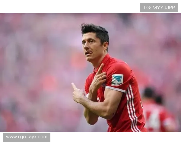 莱万被曝关注意甲动向，未来去向引发热议